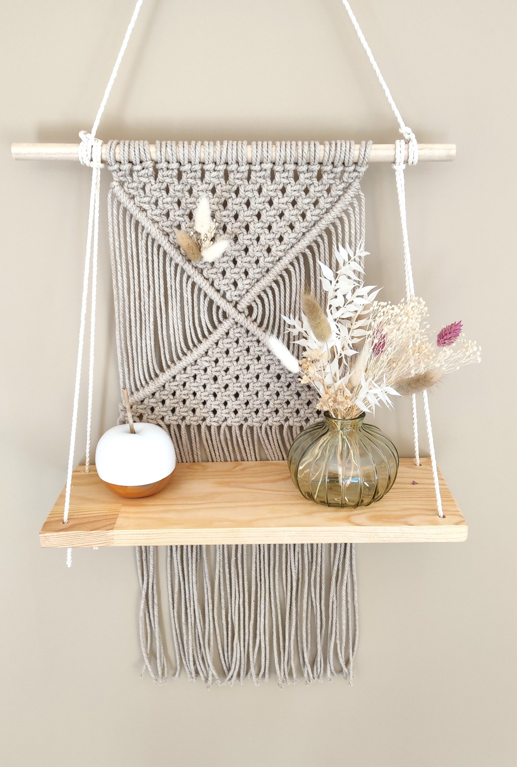 Etagere murale en macramé